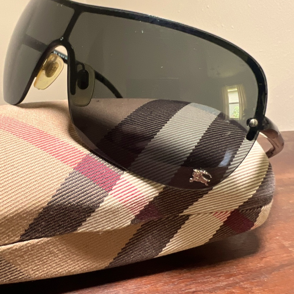 Burberry B 3033 Shield Rimless Unisex Black  Lightweight Sunglasses